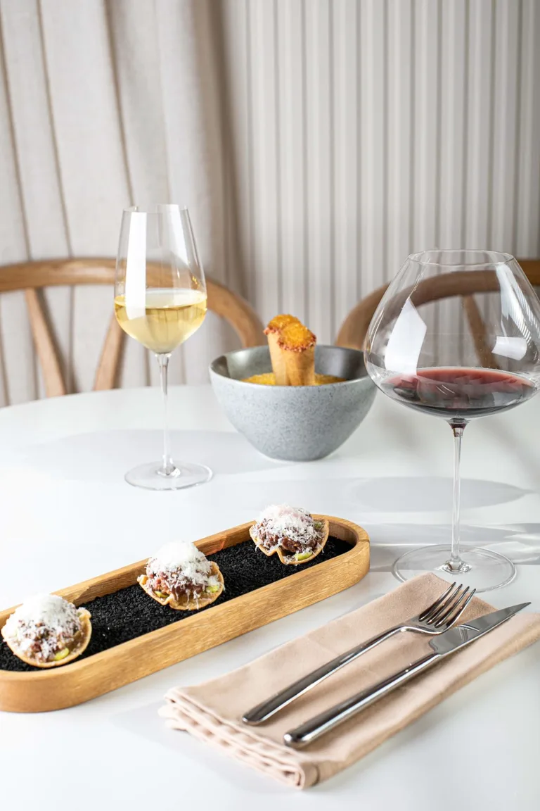 MAIN WINE