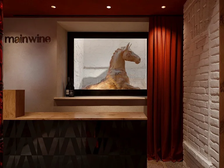 MAIN WINE