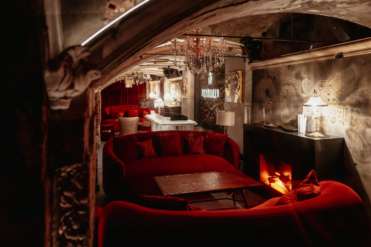 Mendeleev. Bar & Music