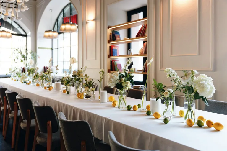 Novikov Space Café