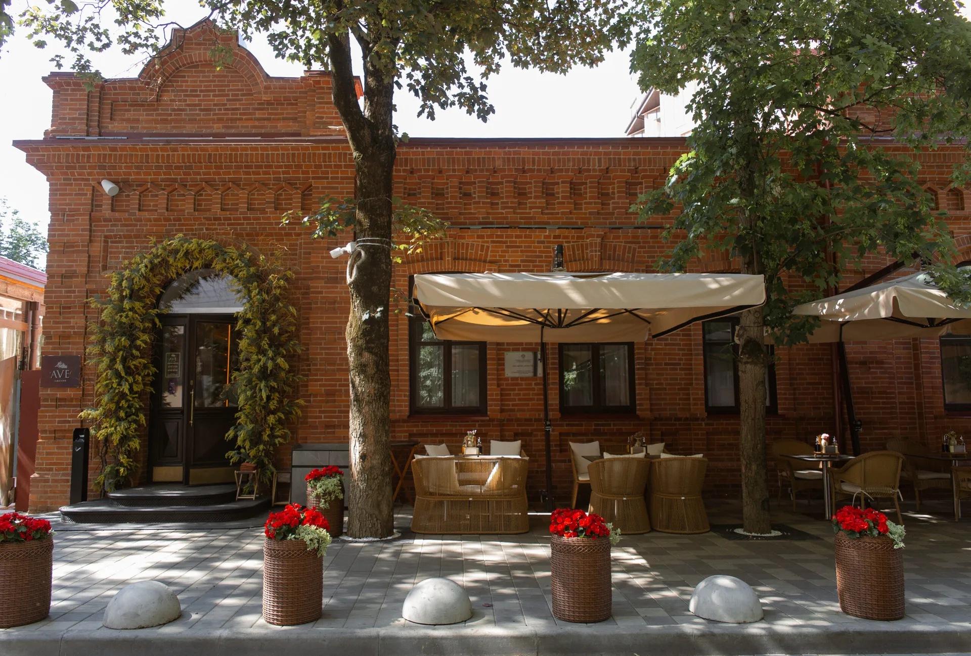 Ave Bistro