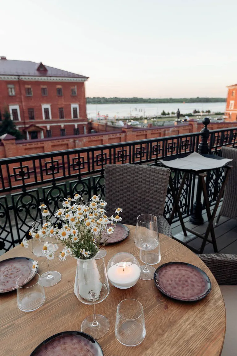 Red Wall Restaurant