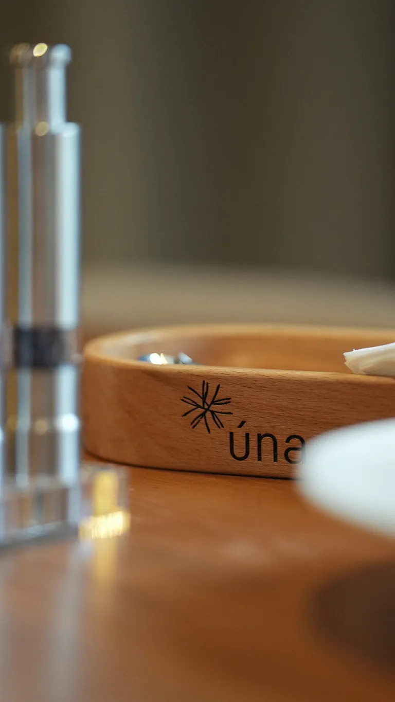 Una