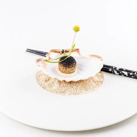 Clara: Restaurante en el Salón de los Emperadores.