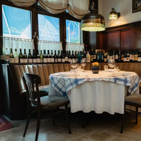 Ernos Bistro