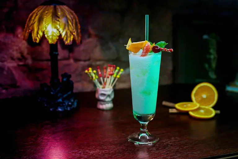 Black hat bar