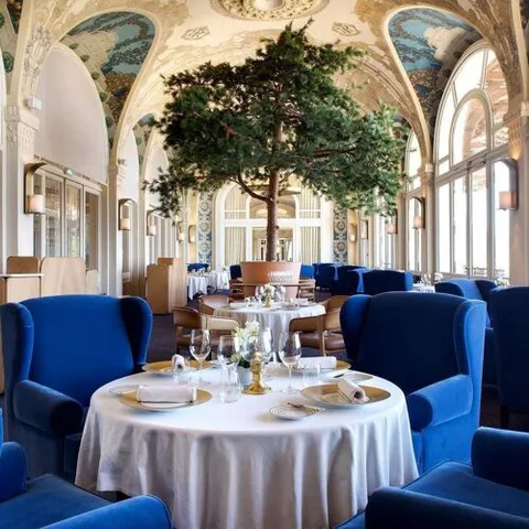 Les Fresques - Hotel Royal.