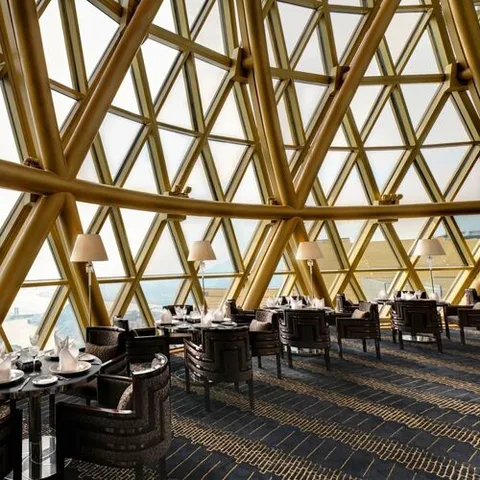 Robuchon au Dôme