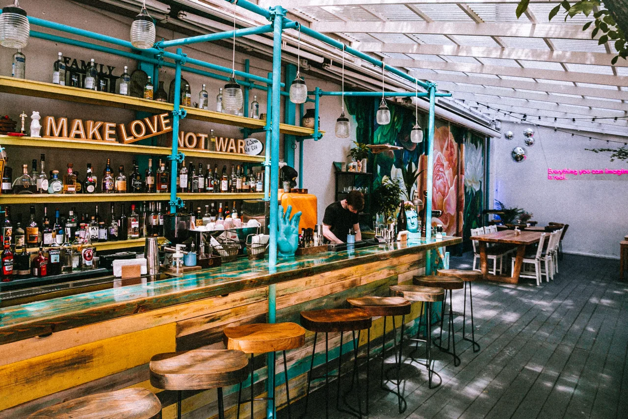 15 Kitchen + bar
