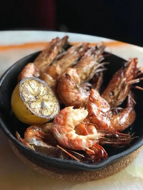 Courage champagne & oyster bar