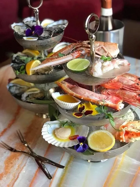 Courage champagne & oyster bar