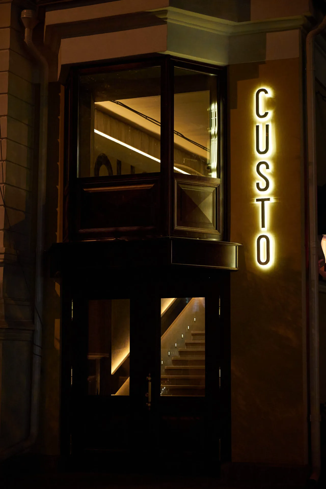 Custo fish bar