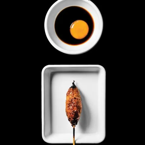 "Yardbird" est un terme d'argot américain utilisé pour désigner un joueur de jazz, en particulier un saxophoniste. Il peut également être utilisé plus généralement pour désigner une personne qui voyage beaucoup ou qui a des manières excentriques.