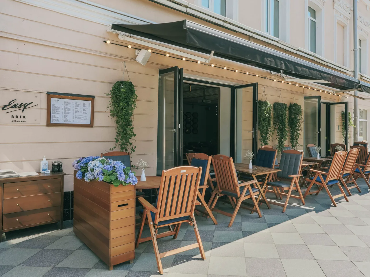 Easy Brix Grill & Wine