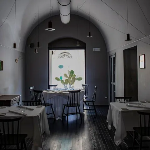 Kreuzigungsgemälde
Kreuzigungsdarstellung
Kreuzfix
Kreuzbild
Kreuzweg (als Kunstwerk)