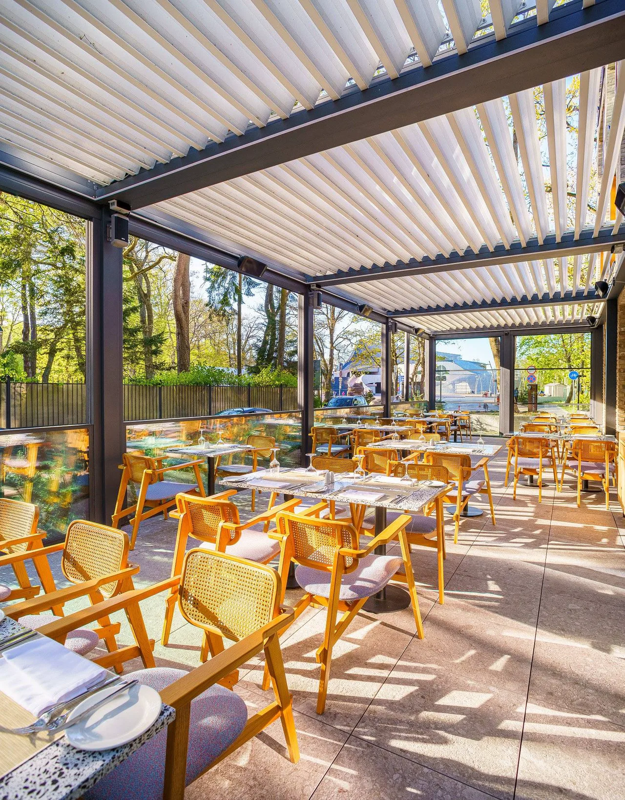 Restaurant Progressive and Healthy Cuisine with Elements of Adventurism