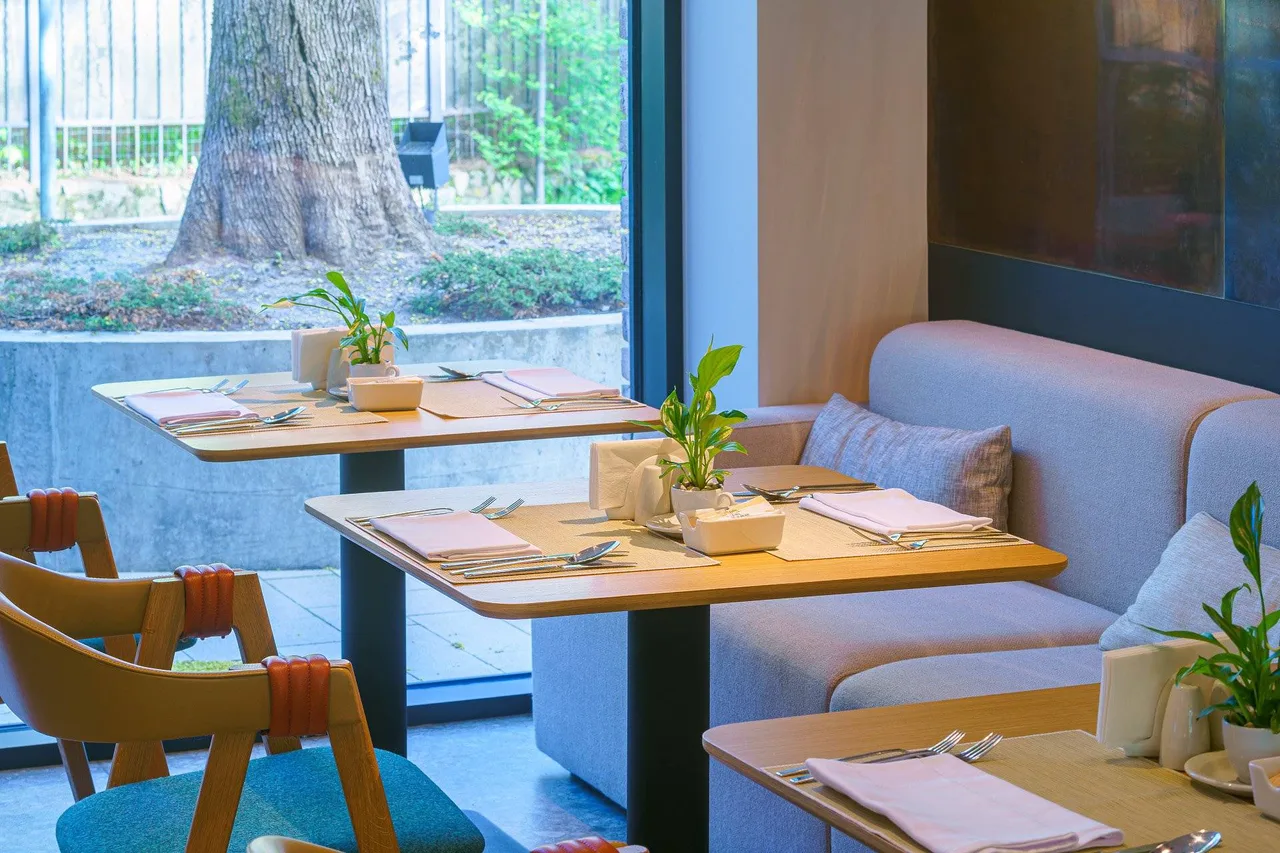 Restaurant Progressive and Healthy Cuisine with Elements of Adventurism