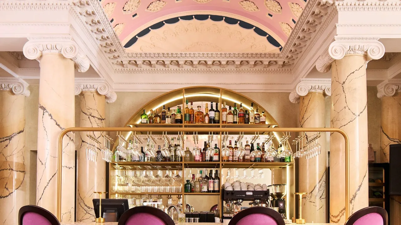 ACADEMIA BAR SHUVALOFF