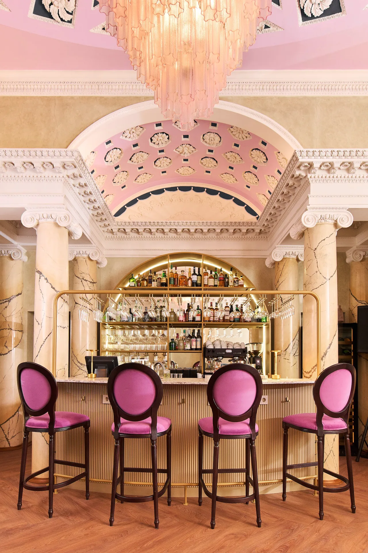 ACADEMIA BAR SHUVALOFF