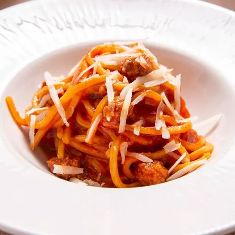 "Mezzolitro" – винный ресторан и кулинарная студия.