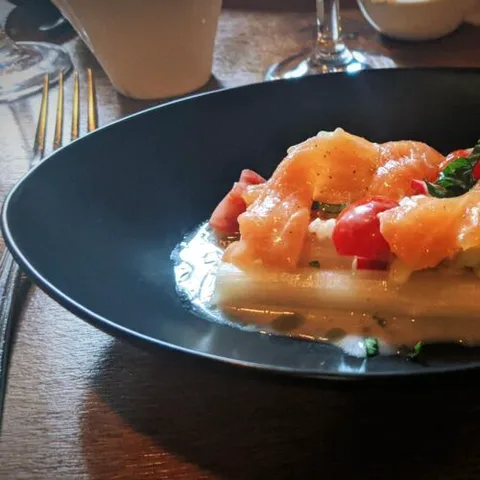 На кухне.