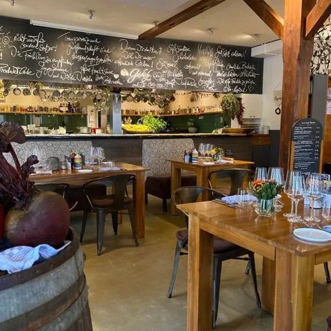 Guts Küche
oder
Landhausküche
oder
Bauernküche
oder
Küche im Landhausstil
oder
Küche im Bauernhausstil