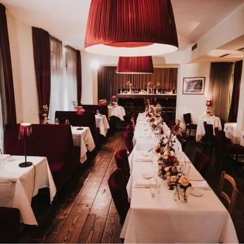Ресторан "Capricorn" (или "Aries Brasserie").