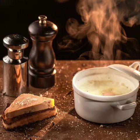 Das Bistro gegenüber.