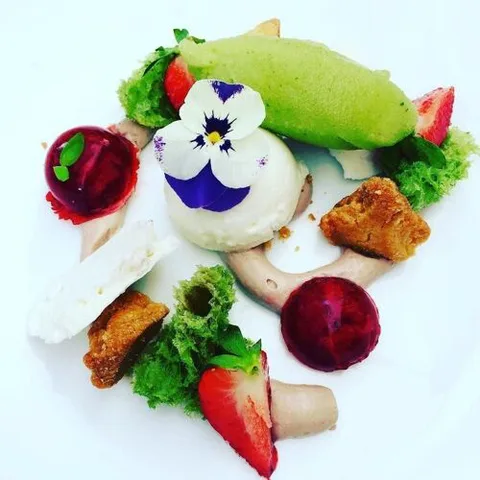 Grain de Sel
(oder alternativ: Eine Prise Salz)