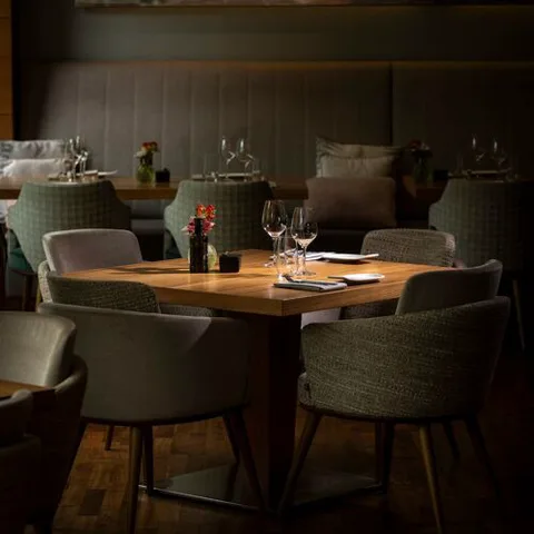 Restaurant im Gewächshausstil.