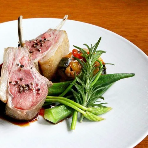 Le Monde Gourmand
(Opcionalmente: El Mundo de los Placeres Gastronómicos)