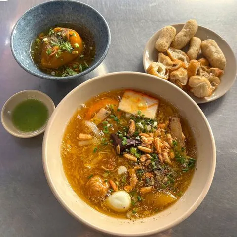 芭婆蟹味鱼粉汤