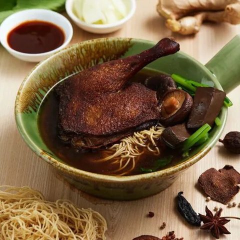 Hồng Phát (Bàn Cờ)