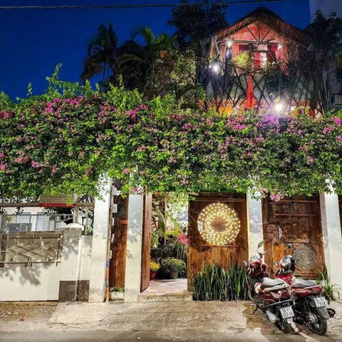Bezirk Gạch Quán.