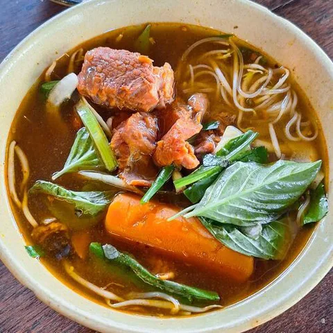 Bò Kho Gánh
(Dies ist wahrscheinlich ein Name oder eine Bezeichnung für ein Gericht.)