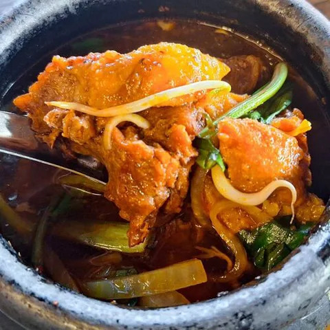 Bò Kho Gánh
(Dies ist wahrscheinlich ein Name oder eine Bezeichnung für ein Gericht.)
