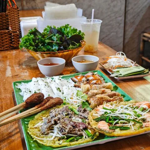 Bánh Xèo Tôm Nhảy Cô Ba