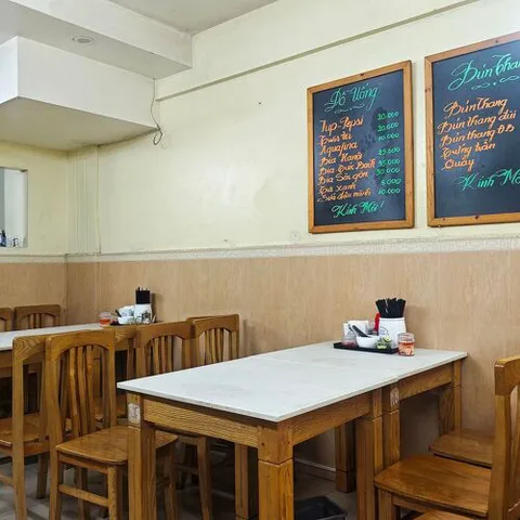 Bánh Cuốn Gia Truyền Thanh Vân (Hang Ga Street)