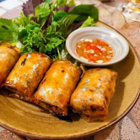 Chào Bạn (98 To Ngoc Van Street)