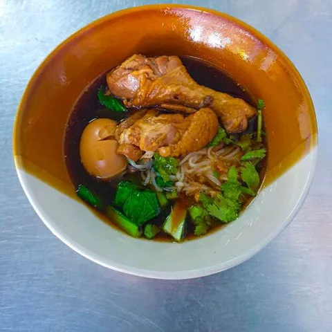 Pranom Shredded Chicken Noodles (Tha Wasukri)