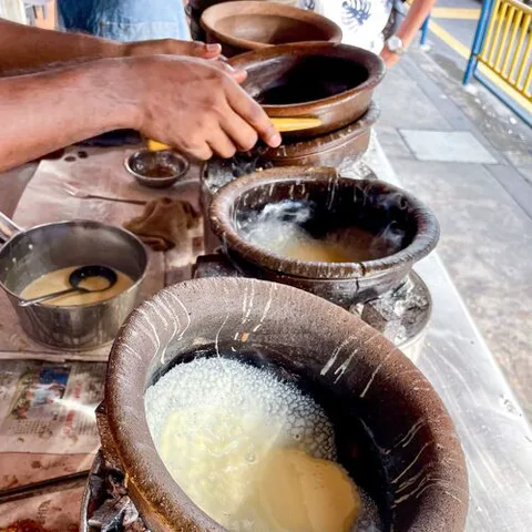 Ravi's Famous Apom Manis