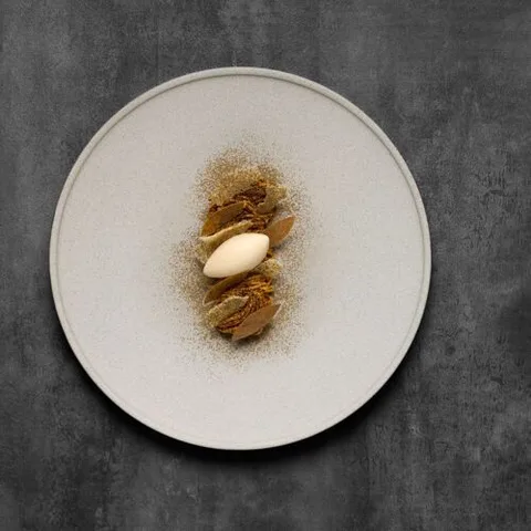 HUGH dessert dining