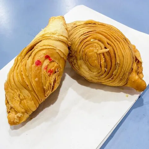 J2 Famous Crispy Curry Puff