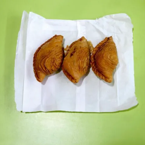 J2 Famous Crispy Curry Puff