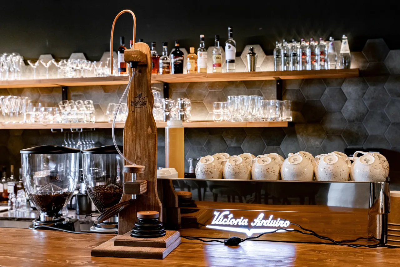 Lark Cafe