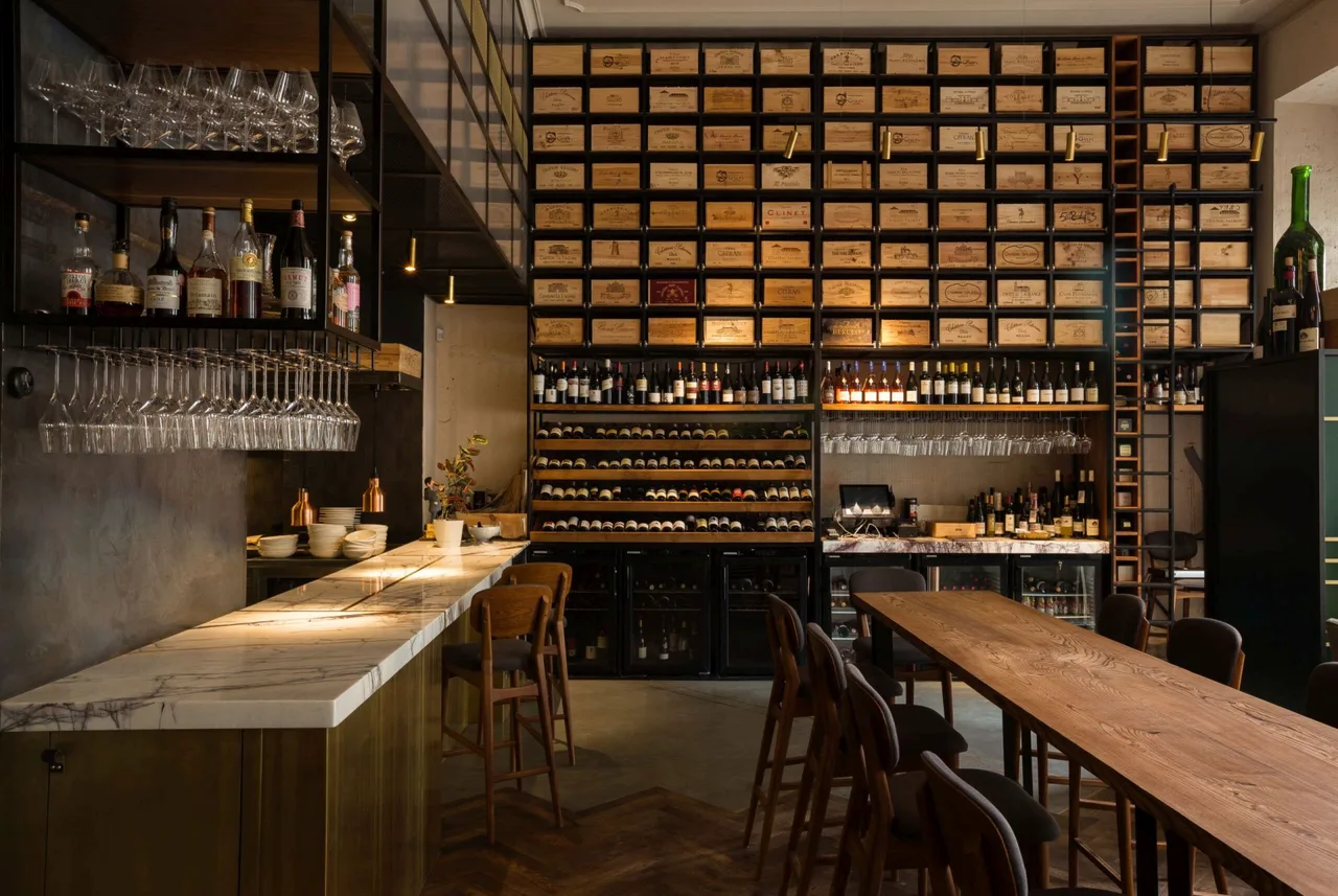 LEO wine & kitchen