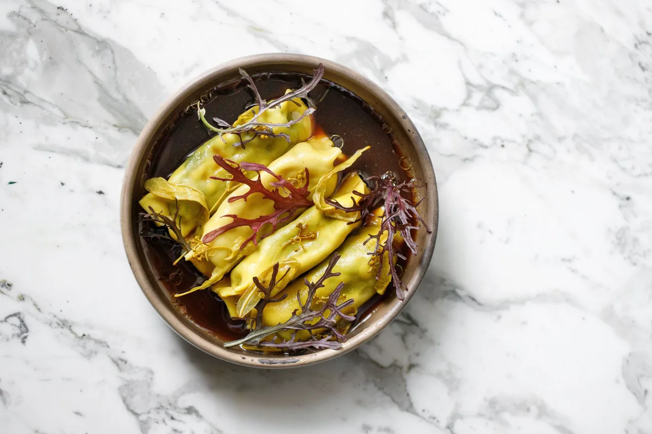 LEO wine & kitchen